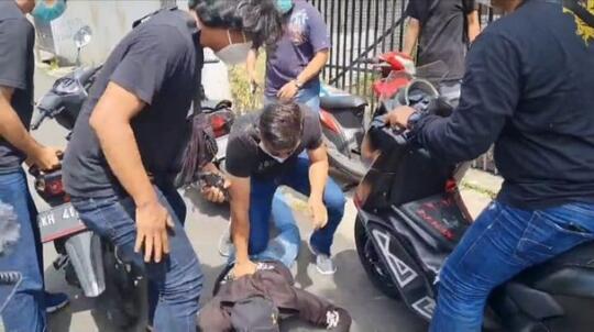 Penembak Pelajar di Tamansari Ternyata Debt Collector, Tiap Hari Bawa Senjata