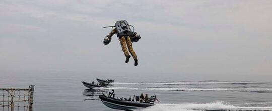 Video Penampakan 'Manusia Terbang' Saat Ujicoba Teknologi Militer Jet Pack !