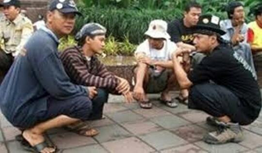Kebiasaan Sepele Warga +62 Yang Bisa Bikin Bule Heran