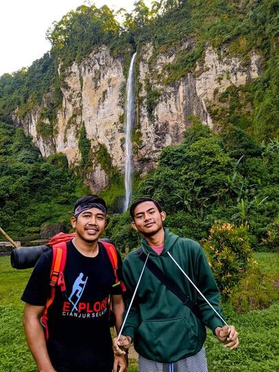 Nikmati Keindahan Curug Ngebul Pagelaran, Cianjur Selatan Bersama Smartfren Unlimited