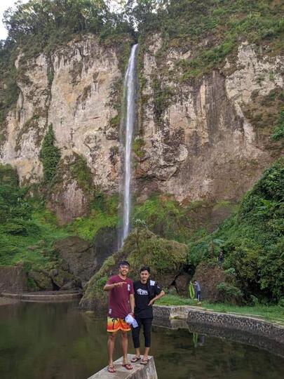 Nikmati Keindahan Curug Ngebul Pagelaran, Cianjur Selatan Bersama Smartfren Unlimited