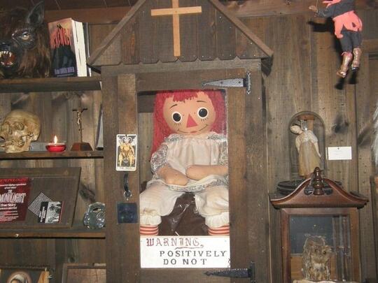 7 Boneka Ini Dipercaya Berhantu, Kalian Mau Mengoleksinya Juga?