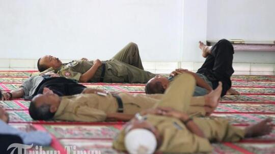 Kalau Jadi PNS Apa Masih Bisa Tidur Siang Ya?