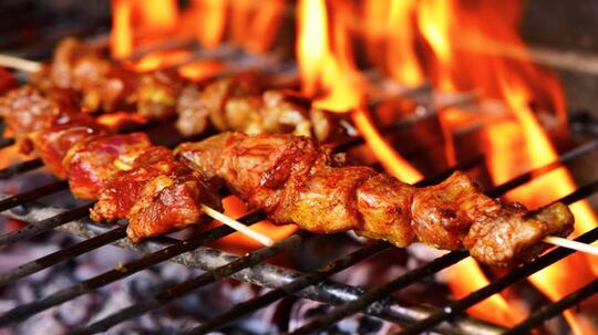 Bahaya Sate Kambing Gosong dan Setengah Matang, Coba Resep Berikut yang Lebih Sehat