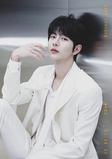 Foto Bomin 'Golden Child' di Teaser Comeback Sukses Bikin Pangling!