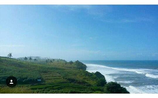 Pantai Dengan Hamparan Bukit dan Air Terjun Nan Eksotis, Hanya Ada Di Cianjur Nih!