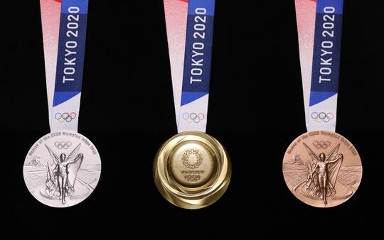 Tujuh Cerita Menarik Dari Medali Pertama Indonesia di Tokyo