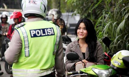 Bener Ga, Polisi Ga Bole Nilang Kendaraan Telat Pajak?