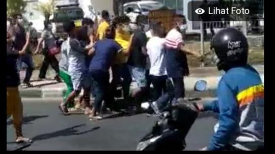Viral Rebut-rebutan Jenazah oleh Keluarga dan Pihak Pemulasaraan! Kayak Sepakbola Aja
