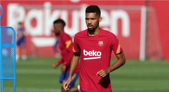 Miris, Barcelona Campakkan Pemain ini Via Email!