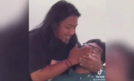 Muncul Parodi Makan di Tempat Dibatasi Waktu 20 Menit Saja, Apakah Ada yang Salah?