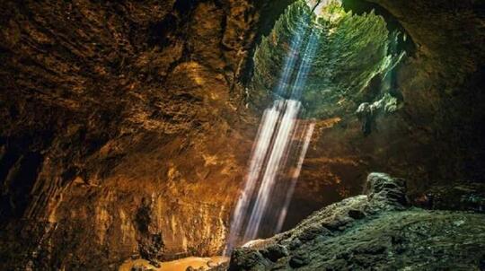 Wisata Goa jomblang - petualangan cahaya surga yang menakjubkan