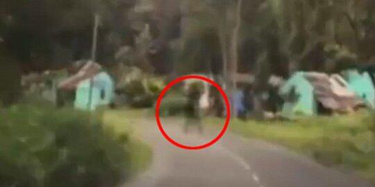 Heboh Sosok Mirip Kuntilanak Terekam CCTV dan Teror Warga, Benarkah Penampakan?