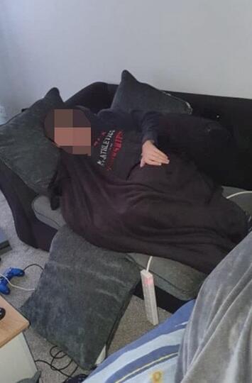 Gara2 Pintu Lupa Dikunci, Orang Mabok Masuk Rumah Dan Buang Air Besar Di Teko !