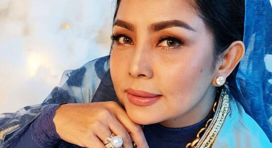 Foto Mayangsari Cuma Berpakaian Dalam Tersebar, Pamor Istri Pangeran Cendana