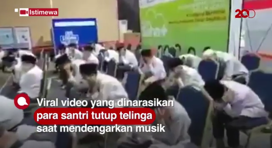 Para Santri Tutup Telinga Saat Diputar Musik di Area Vaksin, Begini Komentar Netizen!