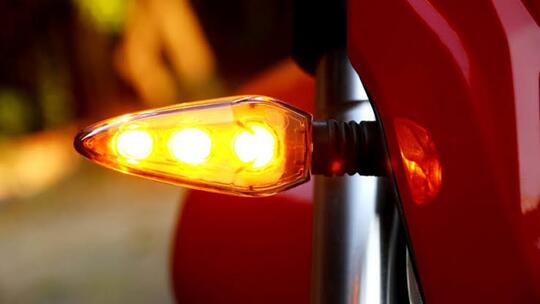 Lampu Sein Kiri tapi Belok Kanan?? Produsen Motor Harus BerINOVASI