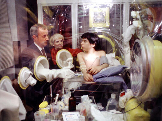 David Bubble Boy. Bocah yang Harus Hidup Dalam Gelembung Plastik Steril Seumur Hidup
