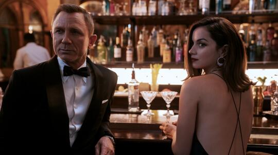 Momen Haru Daniel Craig Syuting Adegan Terakhir 'James Bond'