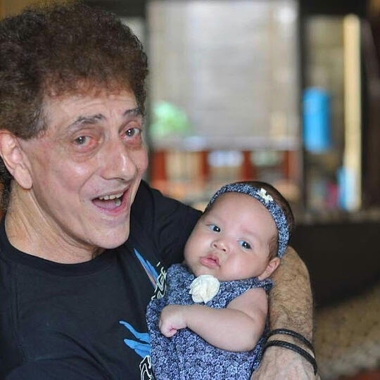 Makin Tua Makin Jadi, 8 Artis Pria yang Punya Anak Lagi di Atas Usia 60 Tahun