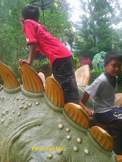 Bener Nggak Sih Istri yang Piknik bareng Keluarga Hanya Pindah Lokasi Momong?