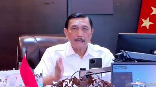 Luhut Ingin PeduliLindungi Dilengkapi dengan Sistem Pembayaran Digital QRIS