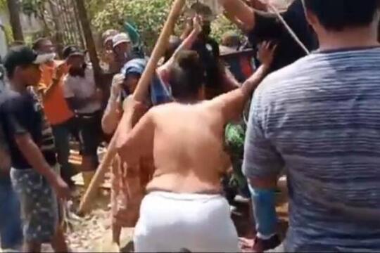 Heboh Emak-emak Telanjang Dada, Protes Penutupan Jalan di Deliserdang