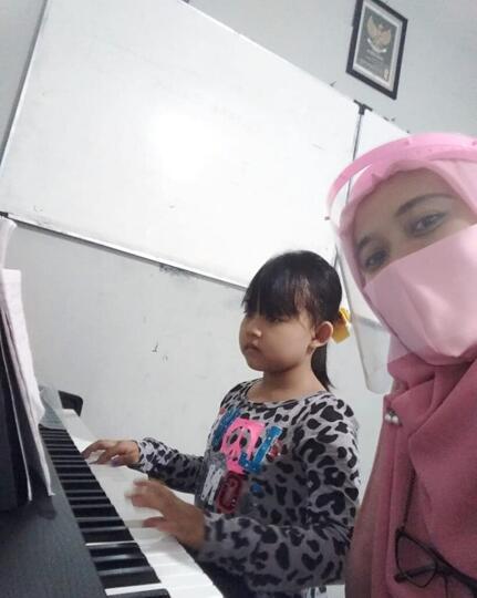 PSIKOLOGI MUSIK DALAM PERILAKU MASYARAKAT SEHARI - HARI
