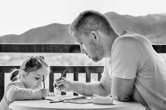 5 Langkah Mengajak Anak Berpikir Dengan Mengajaknya Berdiskusi
