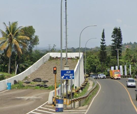 Apa Gunanya Tanjakan Kosong Di Samping Jalan?