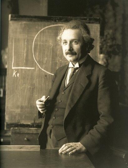 88 Tahun Yang Lalu, Albert Einstein Lolos Dari Pembataian !