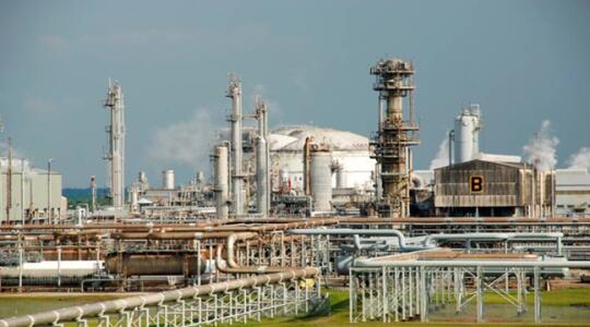 The Oil Curse : Aceh, Iraq, Venezuela