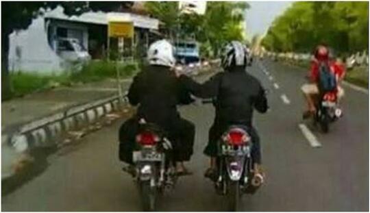 Kelakuan Absrud Pengendara Motor!!Part 2