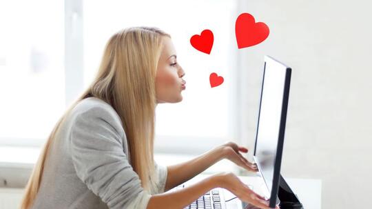 5 Kerugian Memiliki Pacar Virtual