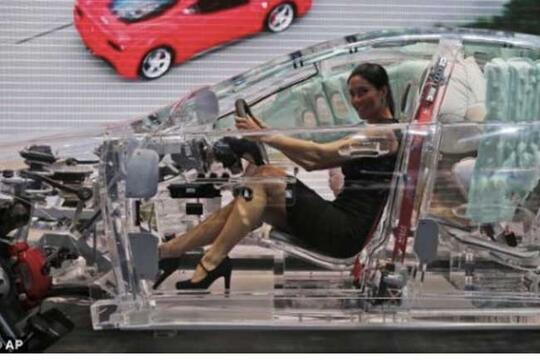 Mobil Bodi Transparan Menjadi Kendaraan Masa Depan yang Menarik