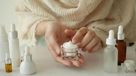 MAU GANTI SKINCARE? Biar Aman, Lakukan Ini Dulu!