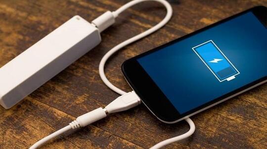 Benar Atau Salah, Ini 5 Mitos Dan Fakta 'Nge-Charge' Smartphone Yang Harus Diketahui!