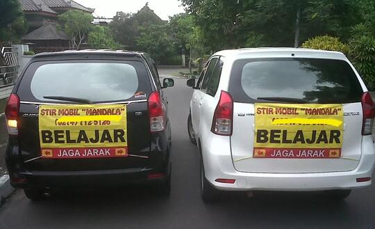 (Biar Aman) Sikap yang Harus Kita Lakukan Saat Dibelakang Kendaraan Kursus Stir Mobil