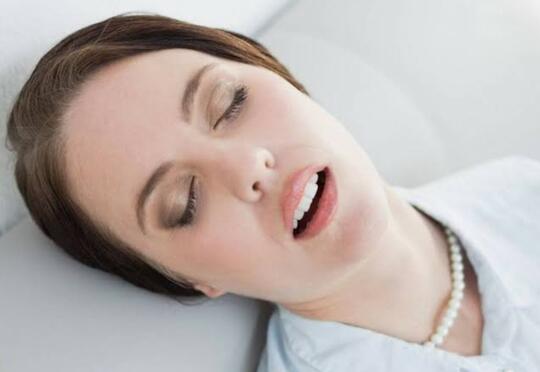 Fakta yang Kamu Harus Segera Tahu Tentang Tidur Sambil 'Ngiler'