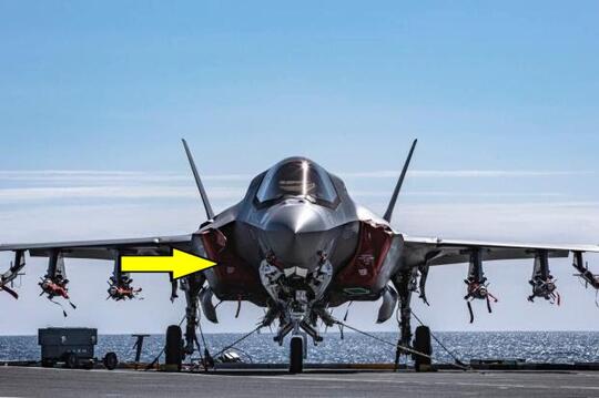 Ada Dugaan Cover Air Intake Lupa Belum Dilepas, Membuat F-35B Inggris Jatuh ke Laut