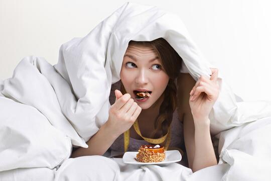 Makan Cemilan Sebelum Tidur - Apakah Bikin Gendut?