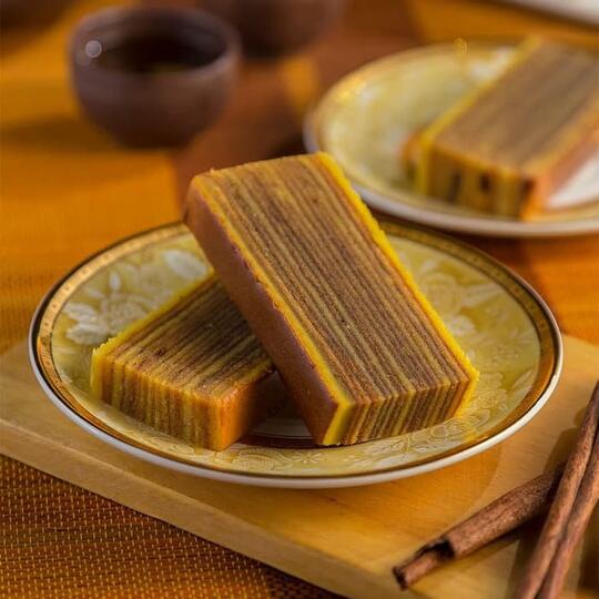 Deretan Kue yang Bentuknya Berlapis-lapis dan Berwarna-warni, Gansist Suka yang Mana?