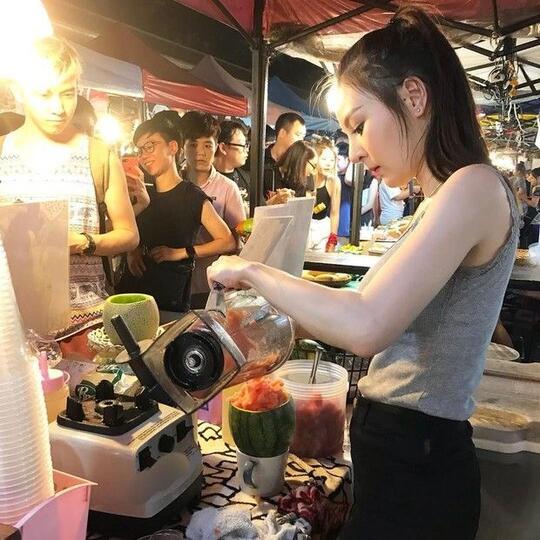 Penjual Pancake Cantik Tak Pakai Bra, Polisi Ingatkan Agar Berpakaian Sopan