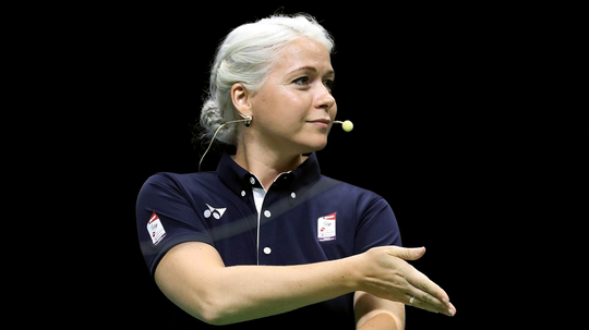 Tegas dan Berkarisma! Inilah Wasit Cantik Paling Fenomenal di Dunia Badminton