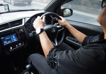 Pengen Mudah Nyetir Mobil Manual? Ini Tipsnya