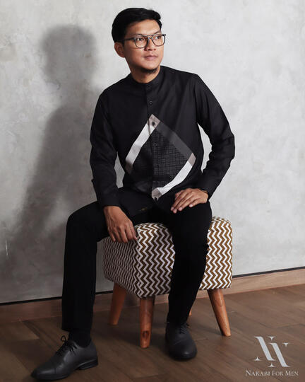 3 Kunci Praktis Agar Terlihat Elegan saat Memakai Kemeja