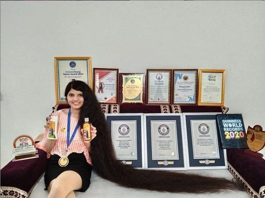 PEREMPUAN BERAMBUT PANJANG BAK RAPUNZEL DI DUNIA NYATA