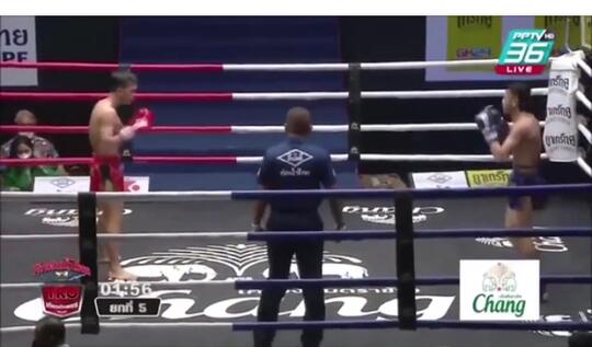 Kick Boxing Kok Malah Nari-Nari di Ring, Wasit Emosi Langsung Batalkan Pertandingan