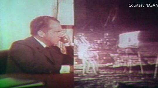 KONSPIRASI? Saat PRESIDEN 'Ngobrol' Dengan Astronot Di Bulan Dengan Telfon Biasa.