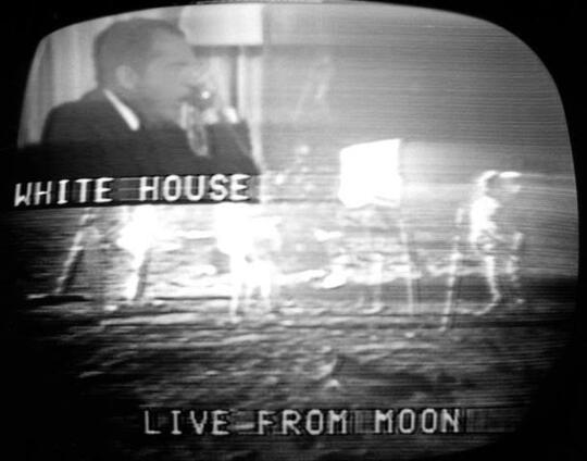 KONSPIRASI? Saat PRESIDEN 'Ngobrol' Dengan Astronot Di Bulan Dengan Telfon Biasa.